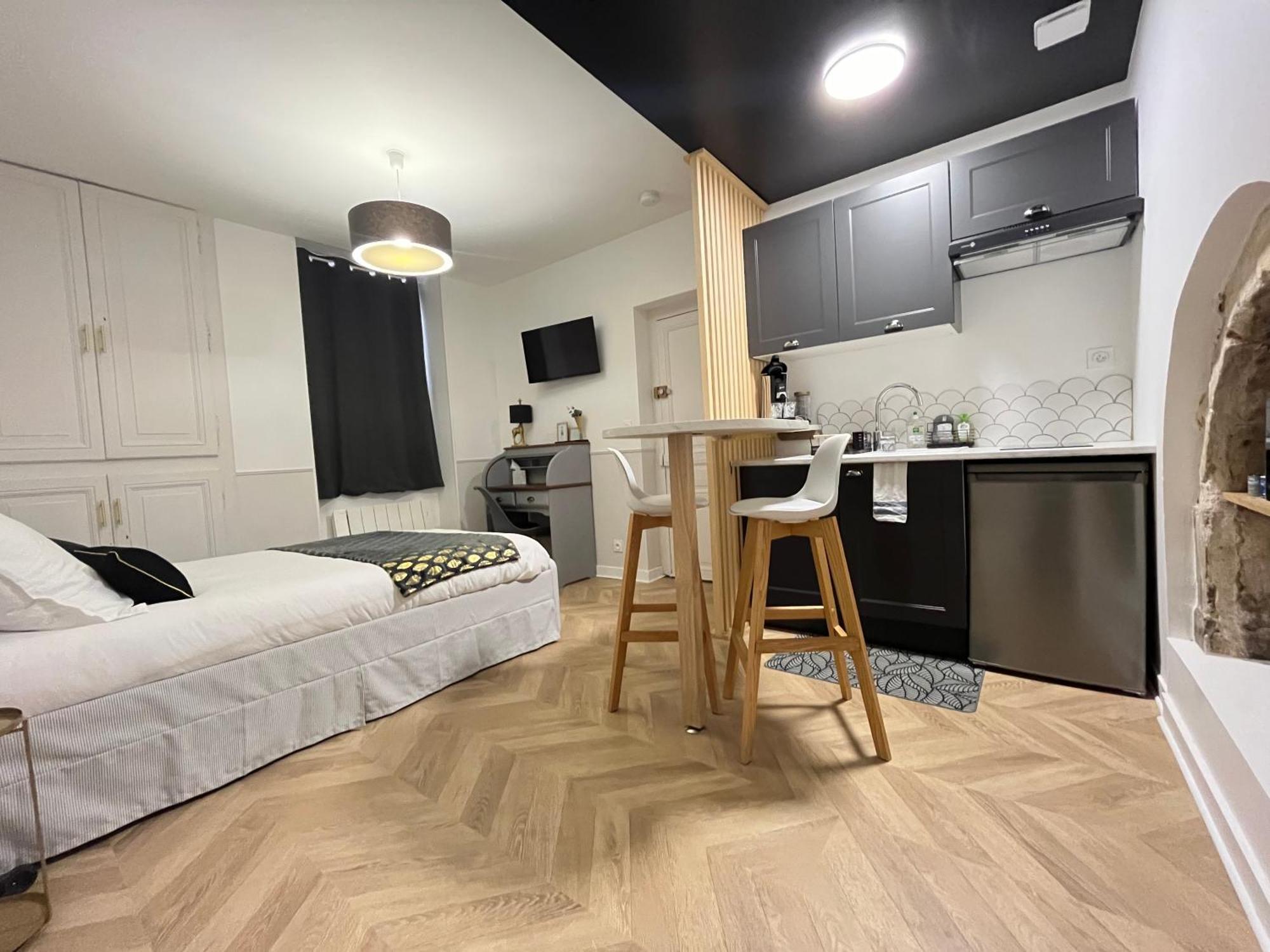 Le Studio Haslay Seraucourt En Plein Coeur De Ville De Bourges - Charme De L Ancien Et Confort Contemporain Kamer foto